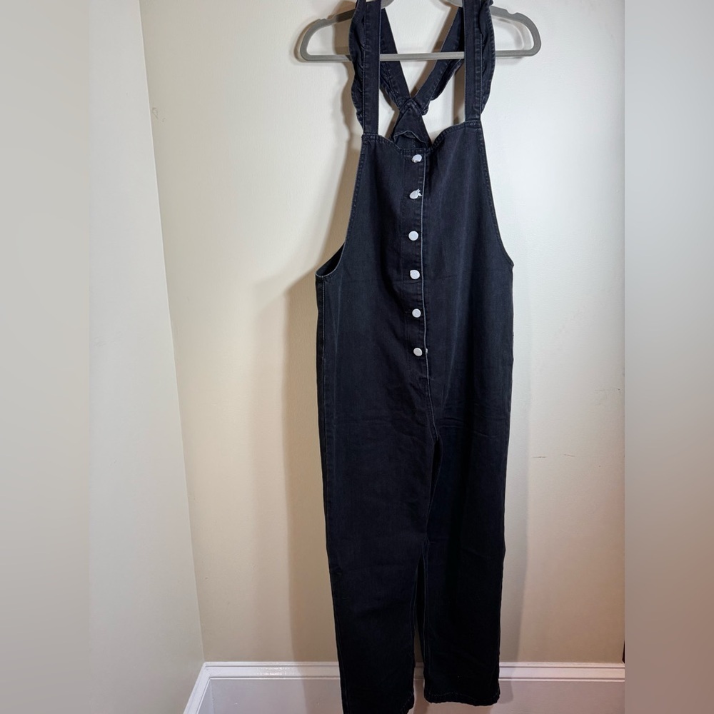Black denim overalls,‎ baggy buttons are covered with paper. Size small